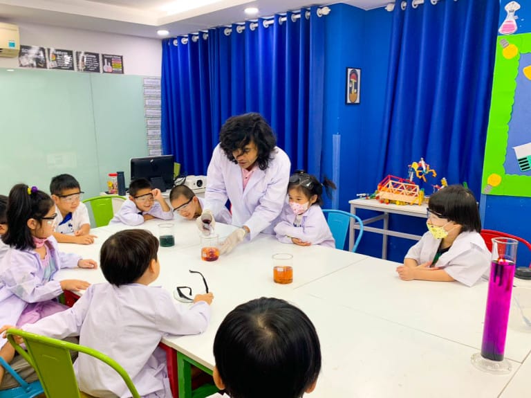 science is fun at Little Genius